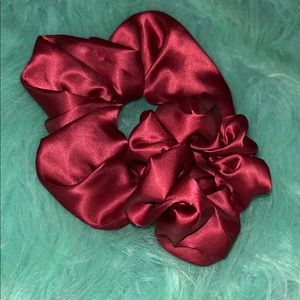 “Love” scrunchie Set